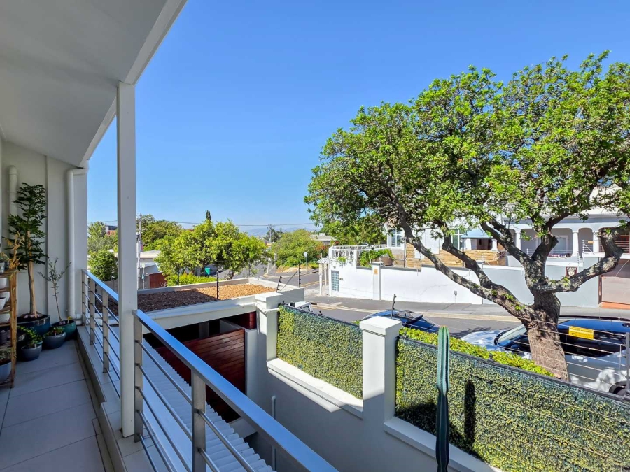 2 Bedroom Property for Sale in Vredehoek Western Cape